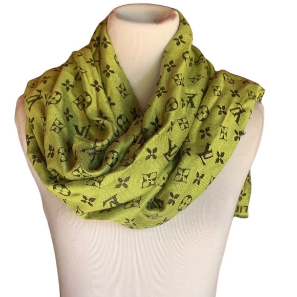 💚LV Monogram Classic Shawl 💚 - Picture 9 of 11